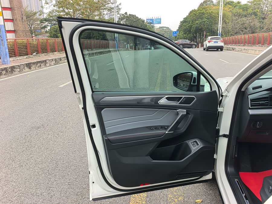 Volkswagen Tiguan L New Energy 2022 изображение автомобиля #14