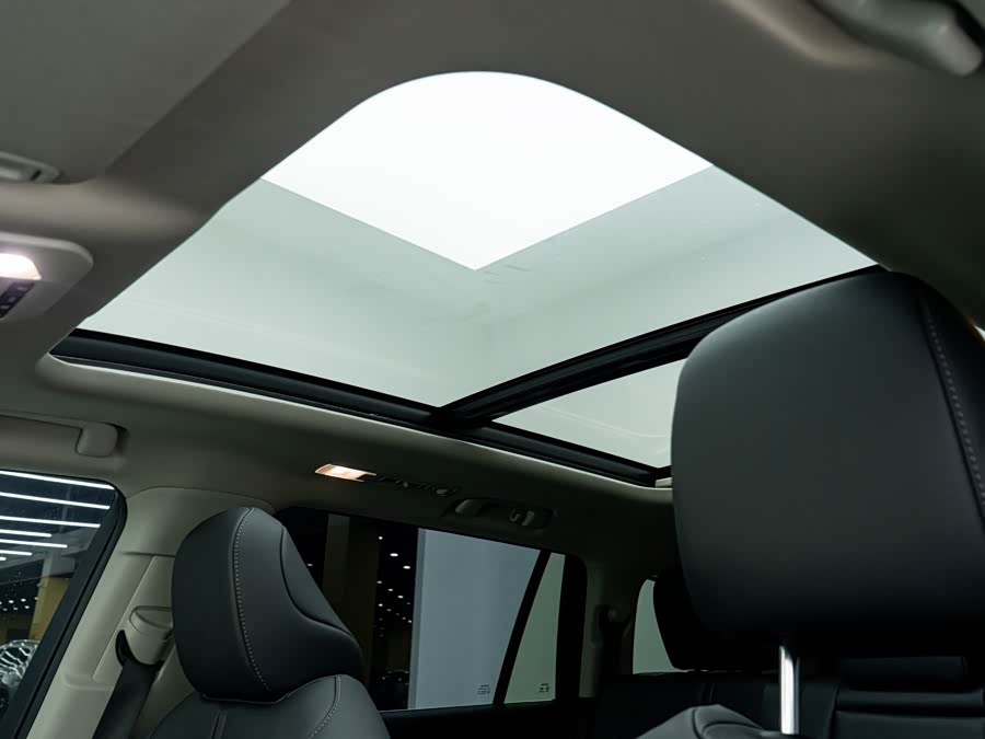 Toyota Highlander 2024 car image #14