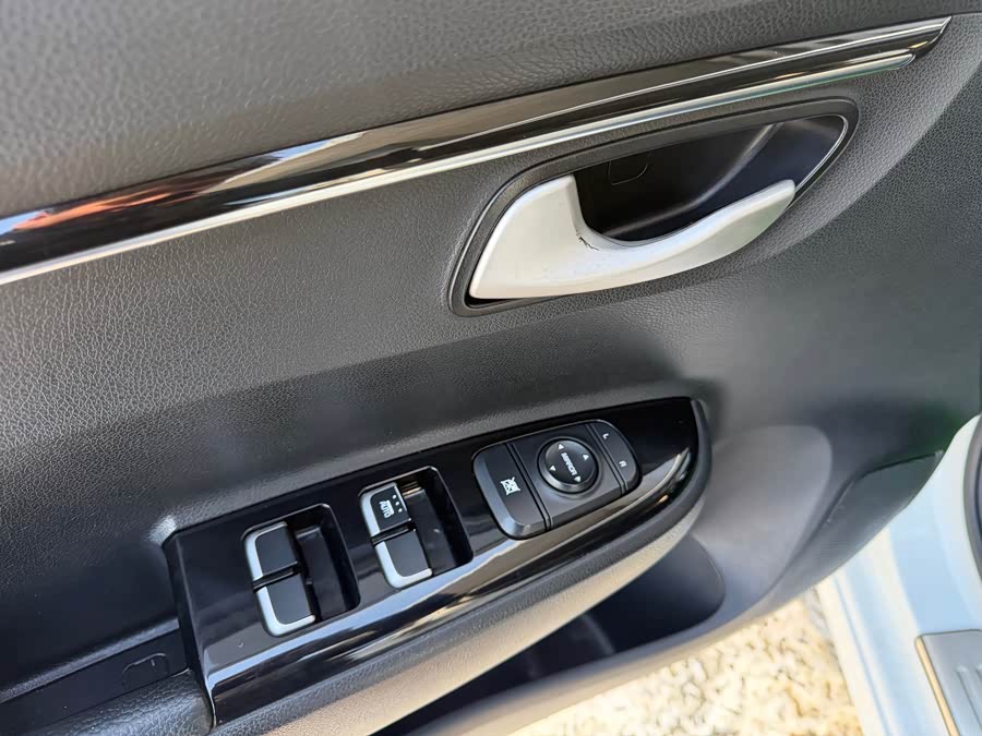 Kia K2 2018 imagen de coche #14