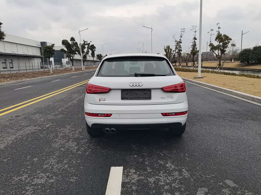 Audi Q3 2016 car image #14