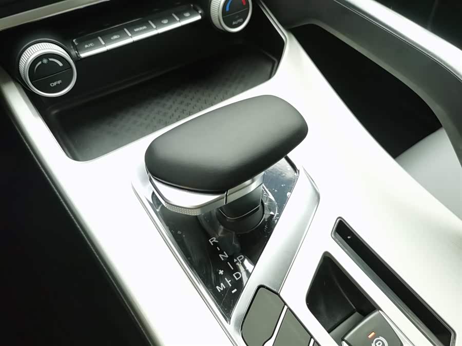 GEELY Coolray 2025 car image #14