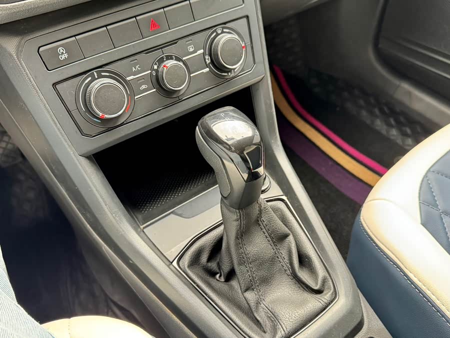 Volkswagen T-Cross 2023 car image #14