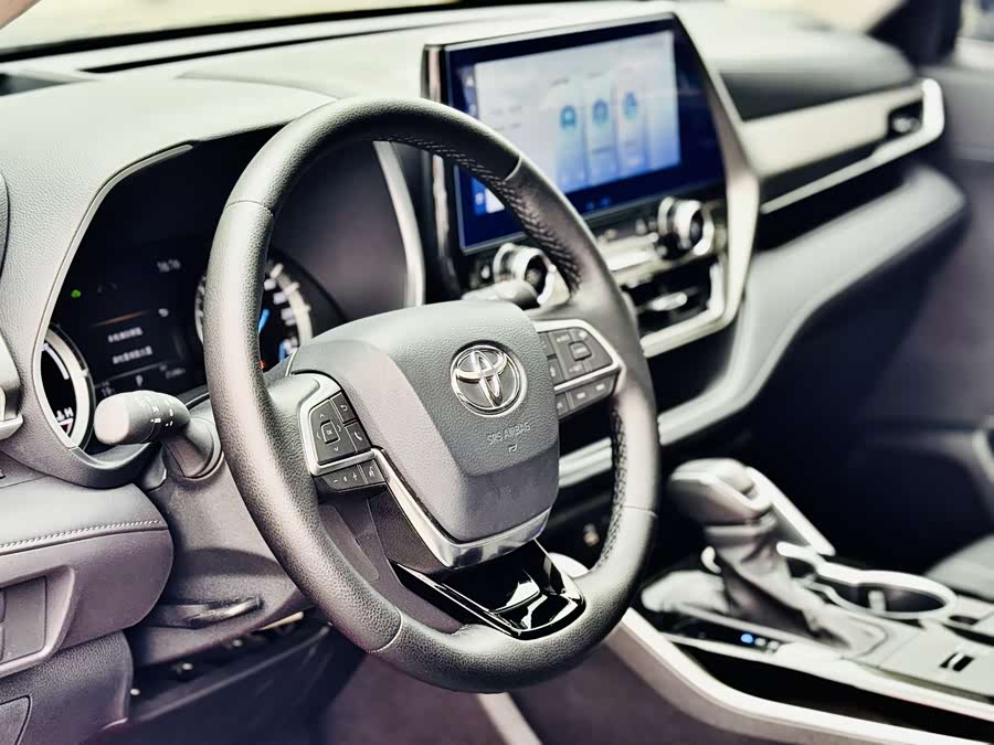 Toyota Highlander 2023 car image #14