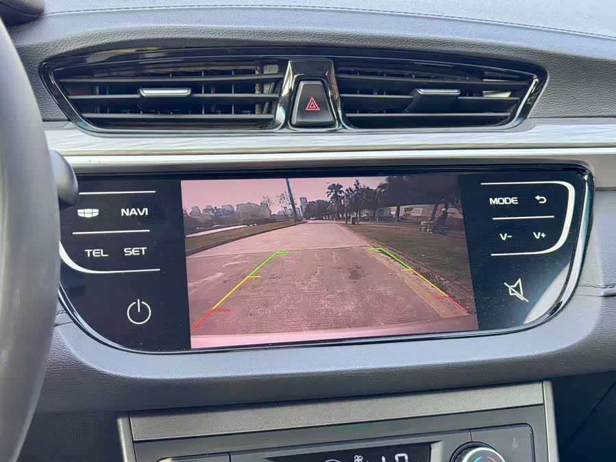 GEELY Emgrand 2019 car image #14