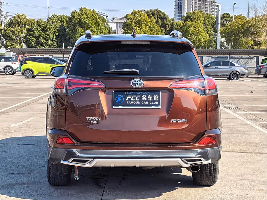 Toyota RAV4 2017 car image #14
