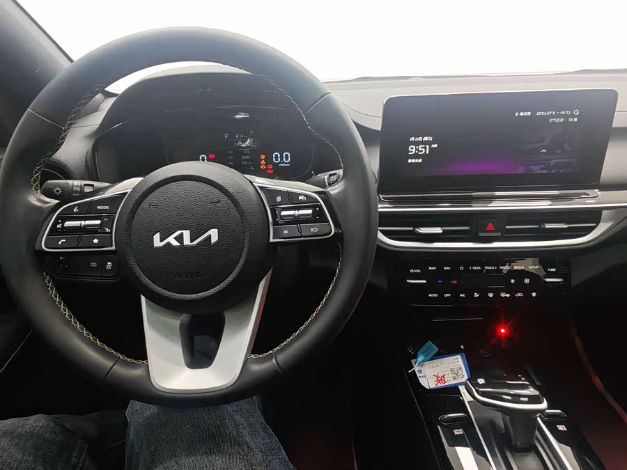 Kia K3 2023 car image #14