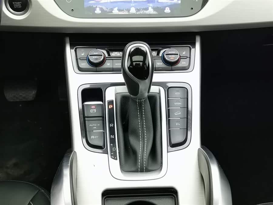 GEELY Boyue 2018 immagine di auto #14