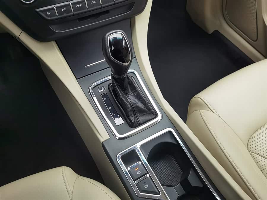 GEELY Emgrand 2017 car image #14