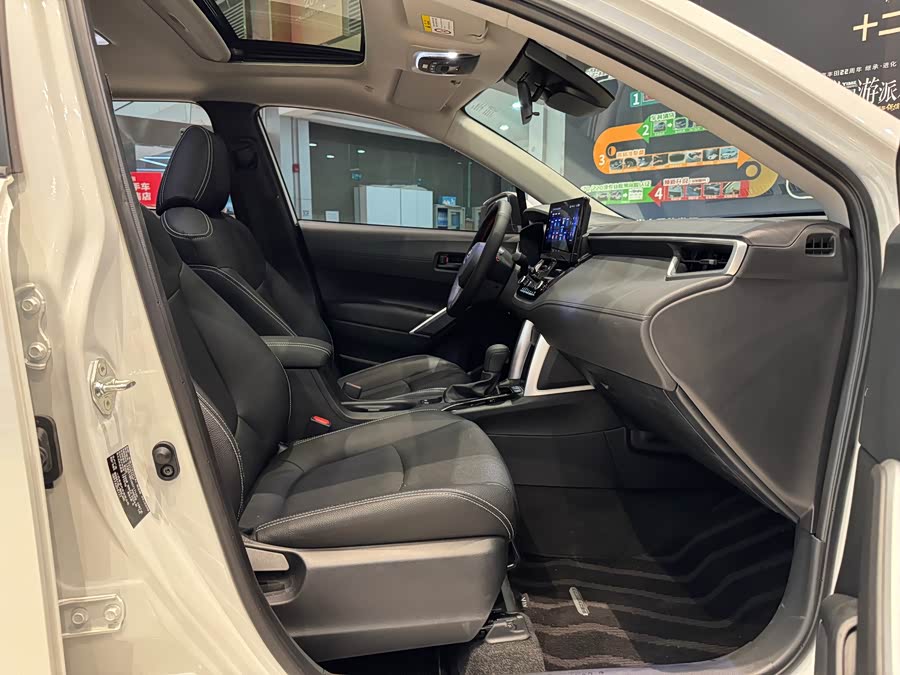 Toyota Corolla Cross 2024 immagine di auto #14