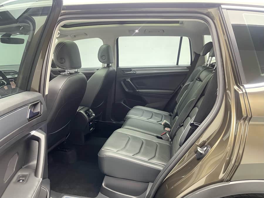 Volkswagen Tiguan L 2020 car image #14
