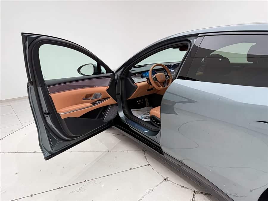 BYD HanL 2025 #14 BYD HanL 2025 car image #14