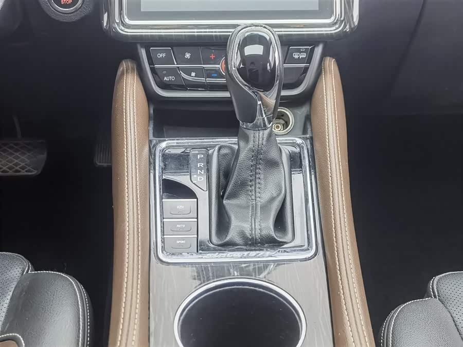 SWM X7 2018 صورة سيارة #14