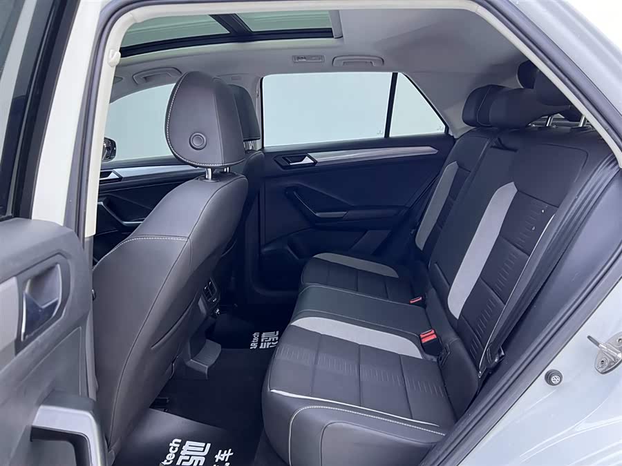 Volkswagen T-Roc 2021 car image #14