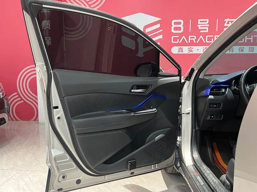 Toyota C-HR 2023 immagine di auto #14