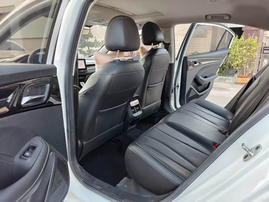 Roewe i5 2022 #14 Roewe i5 2022 car image #14