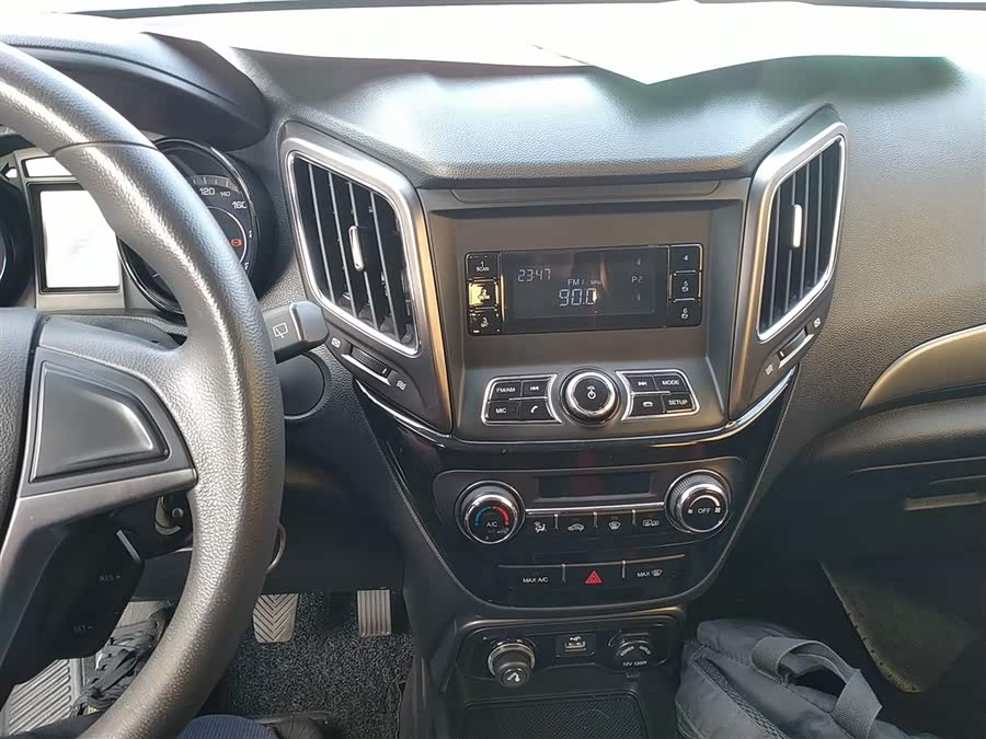 Changan CS15 2017 صورة سيارة #14