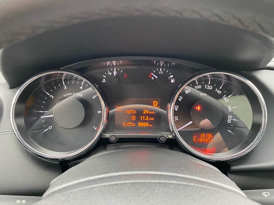 Peugeot 301 2017 car image #14