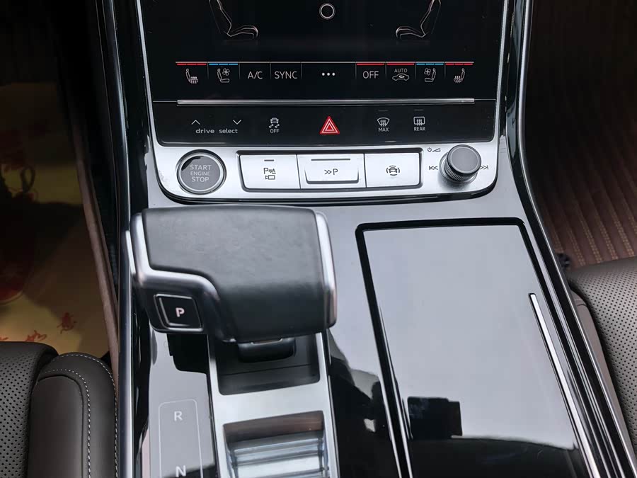 Audi A8 2020 immagine di auto #14