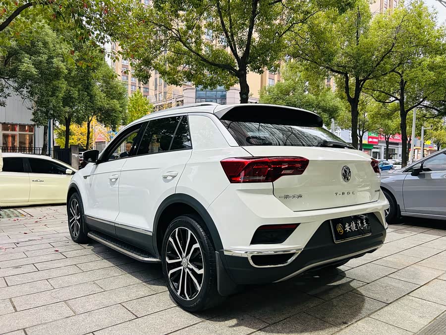 Volkswagen T-Roc 2020 car image #14