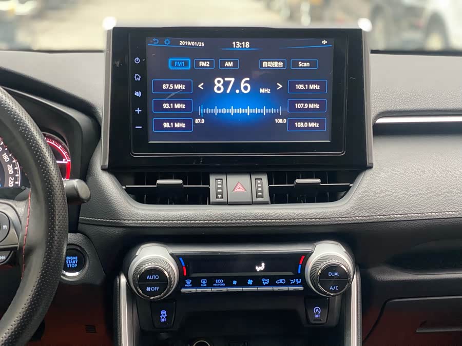 Toyota RAV4 2019 car image #14