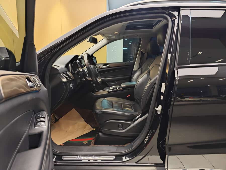 Mercedes-Benz GLE Class 2016 car image #14