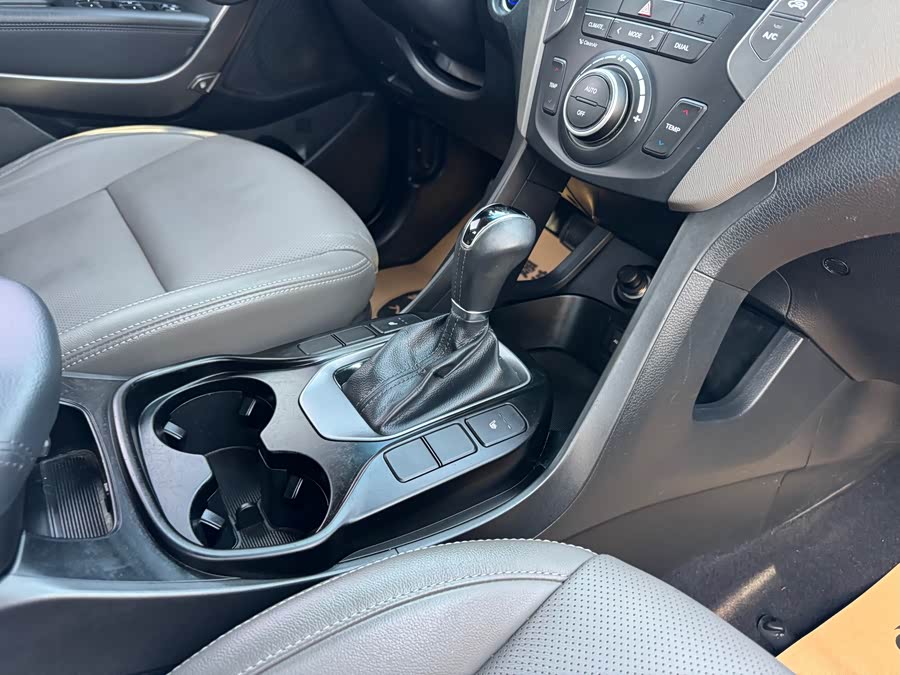 Hyundai Grand Santa Fe 2015 car image #14