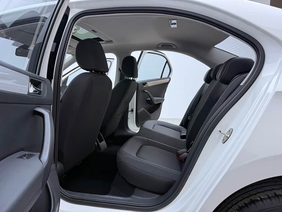 Skoda Rapid 2022 car image #14