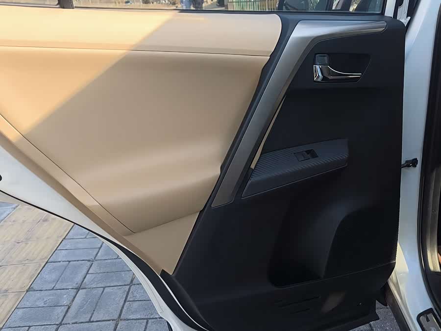 Toyota RAV4 2015 car image #14