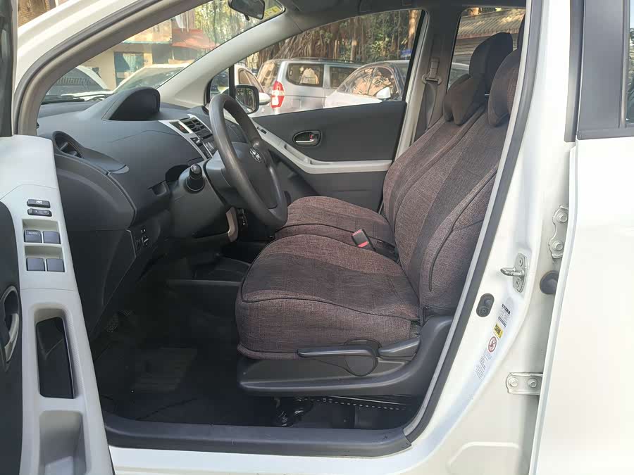 Toyota Yaris 2011 imagen de coche #14