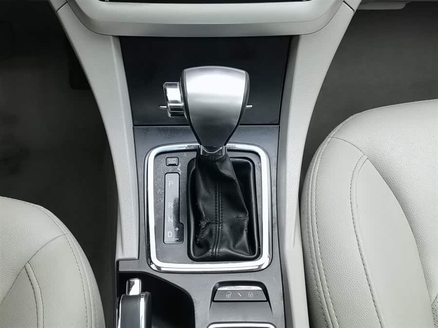 GEELY Emgrand 2015 car image #14