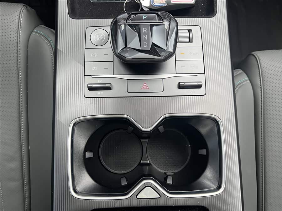 BYD SongL DM-i 2025 #14 BYD SongL DM-i 2025 car image #14