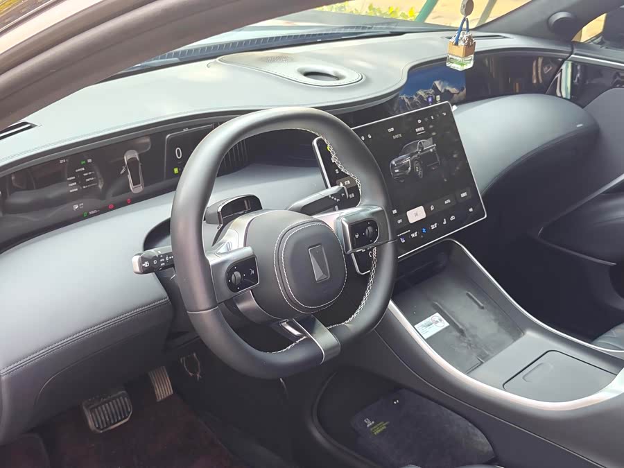Avatr 11 2023 car image #14