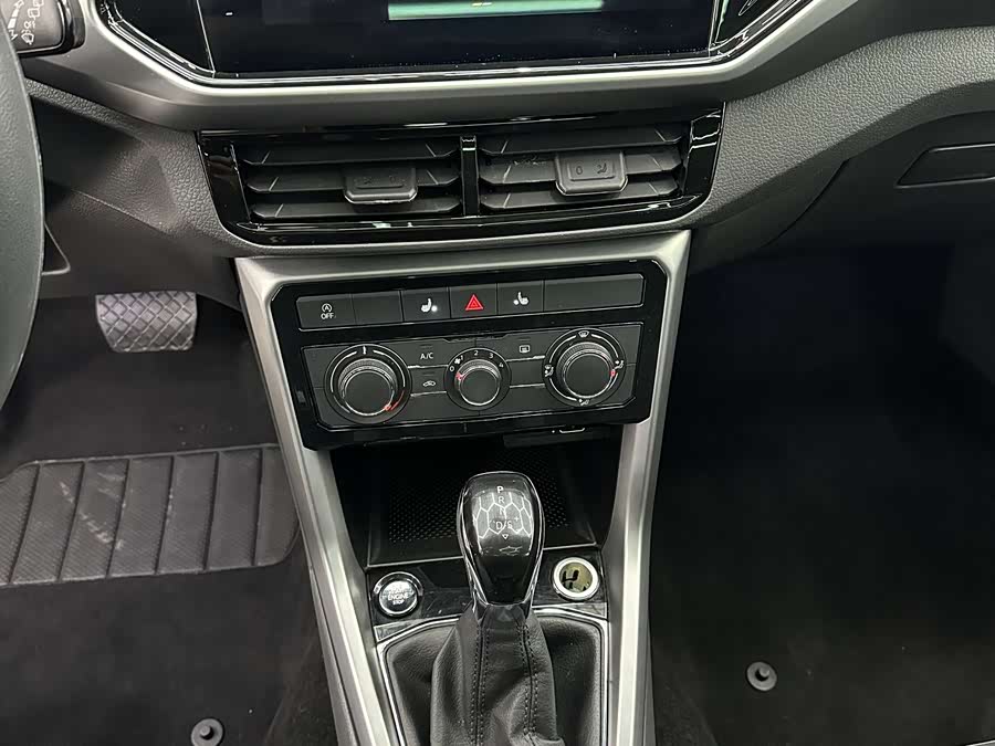 Volkswagen T-Cross 2022 #14 Volkswagen T-Cross 2022 car image #14