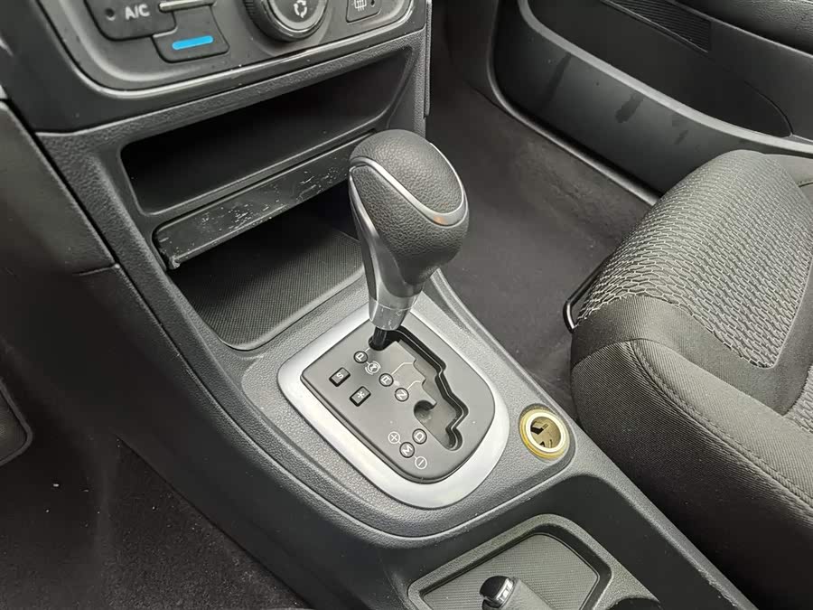 Peugeot 308 2015 car image #14