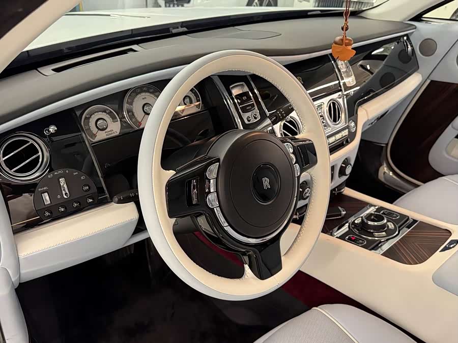 Denza Wraith 2014 car image #14