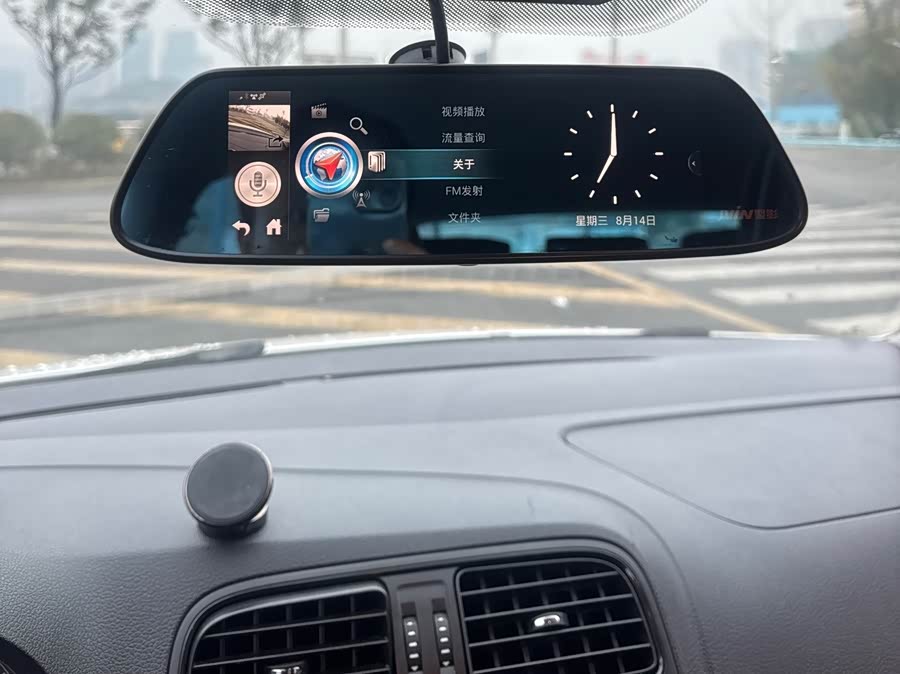 Volkswagen Polo 2016 imagen de coche #14