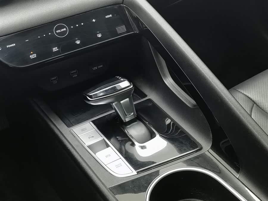 Hyundai Elantra 2022 car image #14