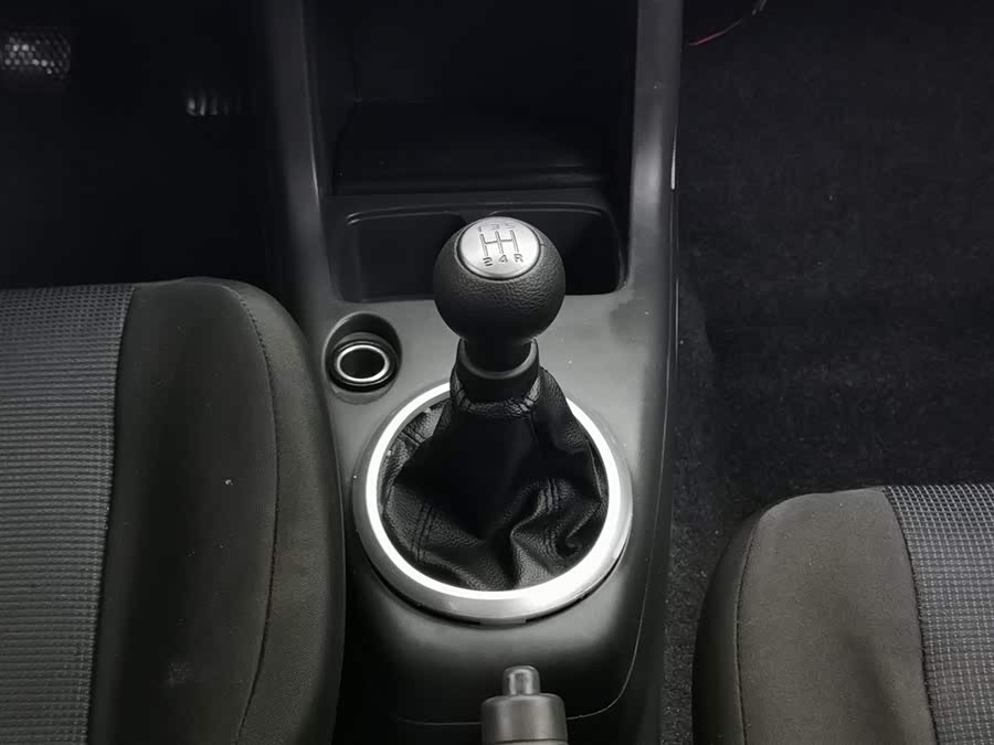 Suzuki Swift 2013 car image #14