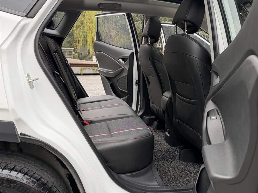 Chevrolet Tracker 2021 изображение автомобиля #14