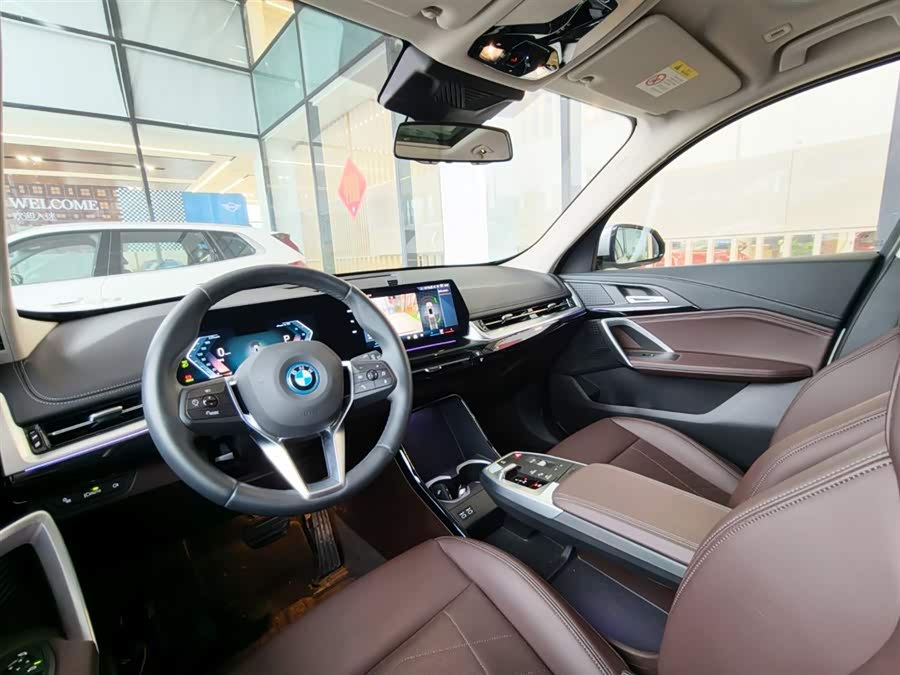 BMW iX1 2025 صورة سيارة #14