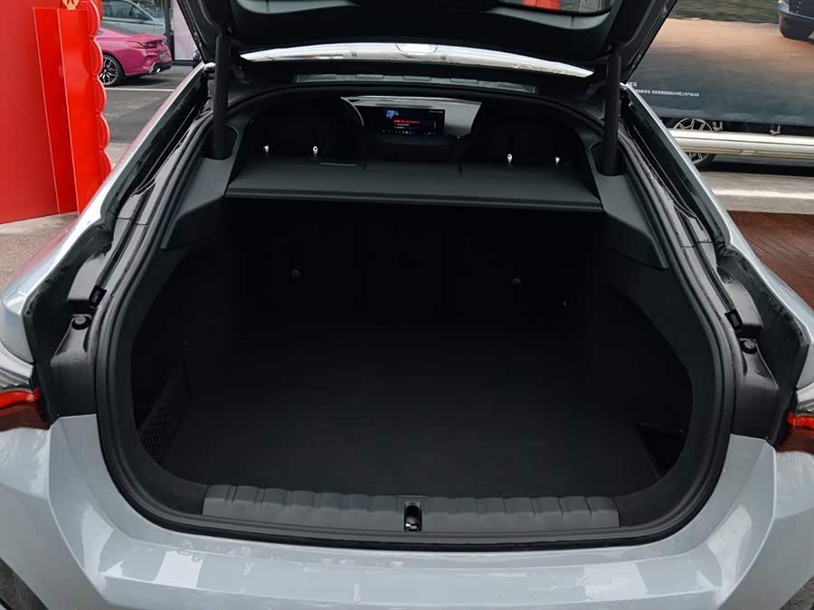 BMW i4 2024 car image #14