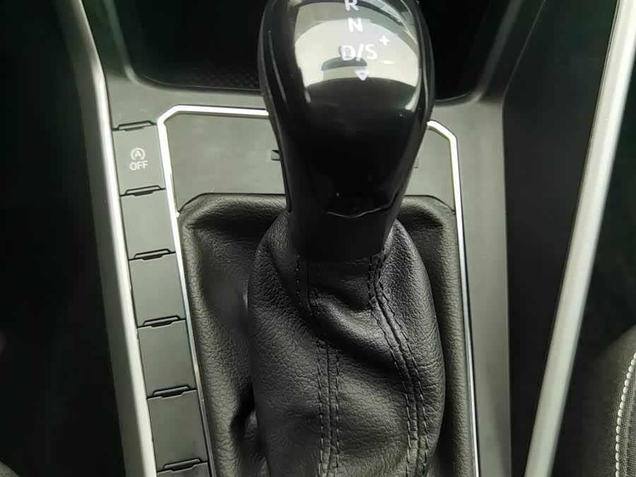 Volkswagen Polo 2023 car image #14