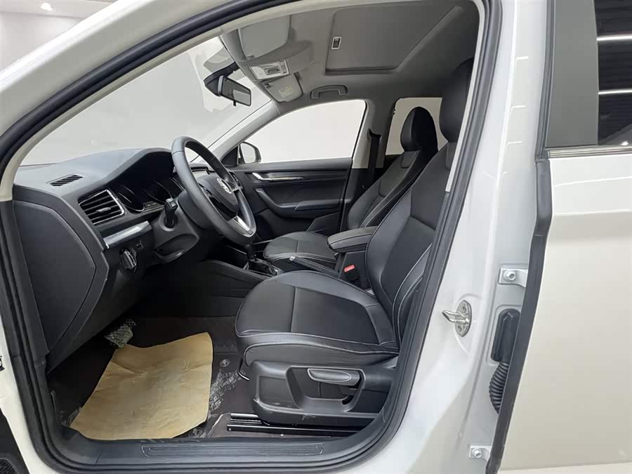 Skoda Kamiq 2022 изображение автомобиля #14