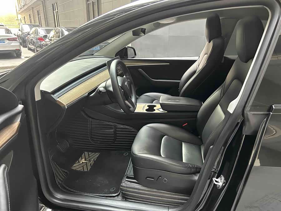 Tesla Model Y 2021 car image #14
