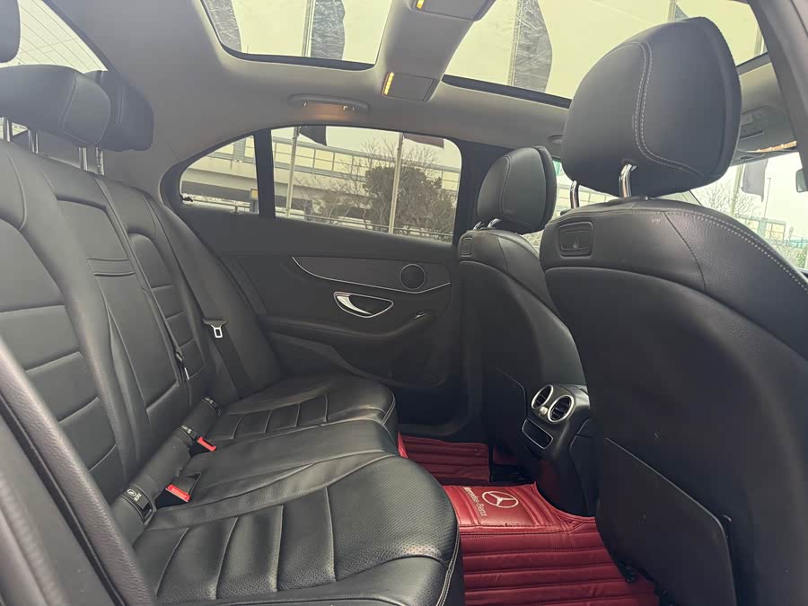 Mercedes-Benz C Class 2018 immagine di auto #14