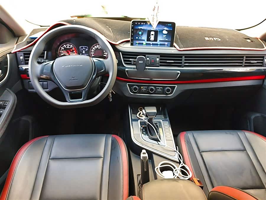 Forthing T5 2022 immagine di auto #14