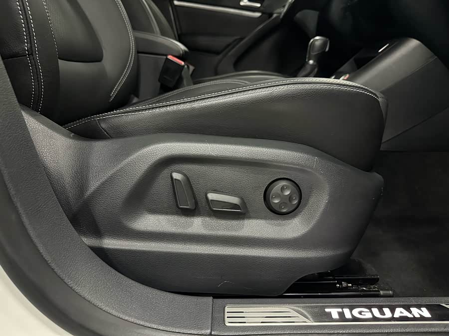 Volkswagen Tiguan 2016 car image #14