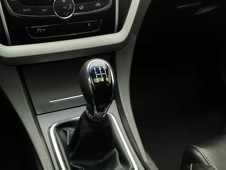 GEELY Emgrand 2016 car image #14