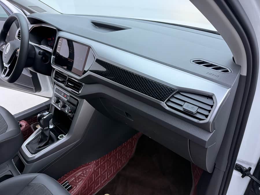 Volkswagen T-Cross 2021 car image #14