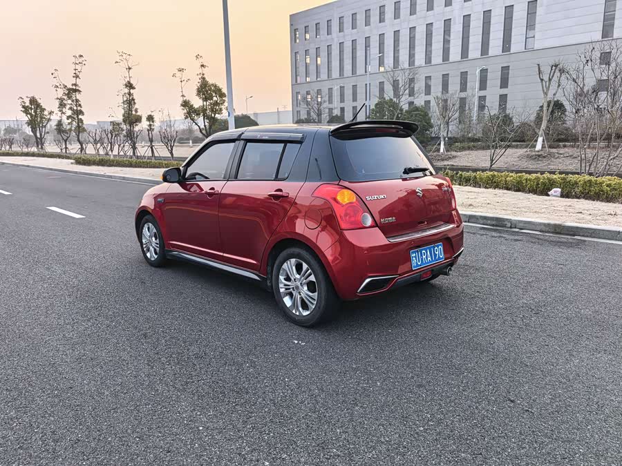 Suzuki Swift 2015 car image #14